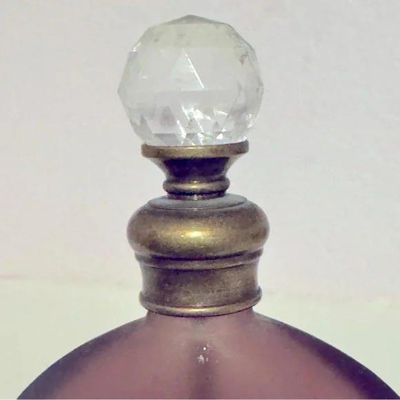 Jeweled Vintage Inspired Butterfly Crystal Perfume Bottle Atomizer - Picture 9 of 9